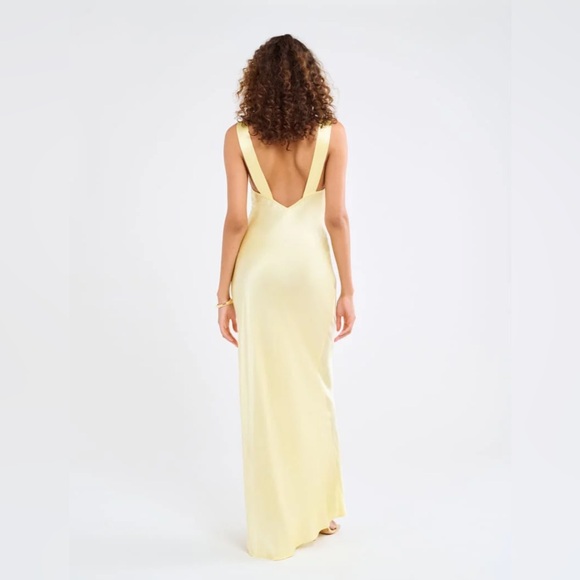 Rumored Yellow Sleeveless V-Neck Gown - Picture 2 of 3